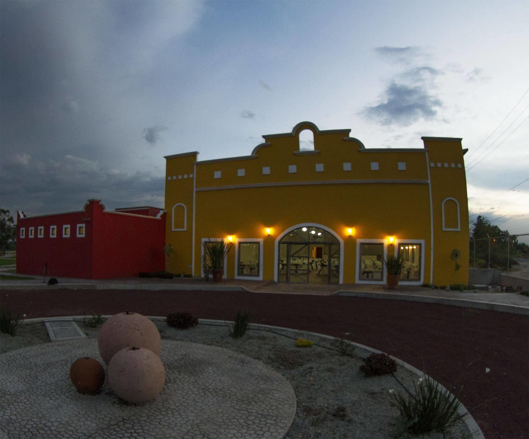 ホテル Teoticamp San Juan Teotihuacán エクステリア 写真
